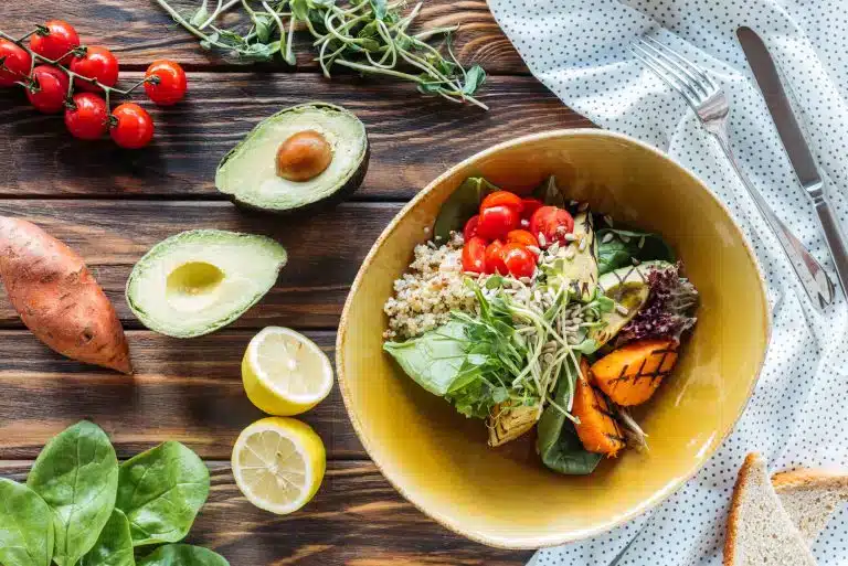 Maca peruana com salada de frutas